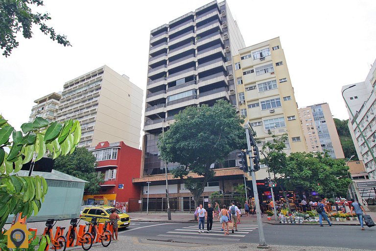 Elegância e Lazer: Aparthotel com Piscina